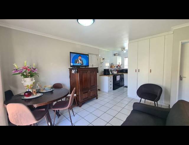 1 BEDROOM PROPERTY TO RENT IN STRAND CENTRAL